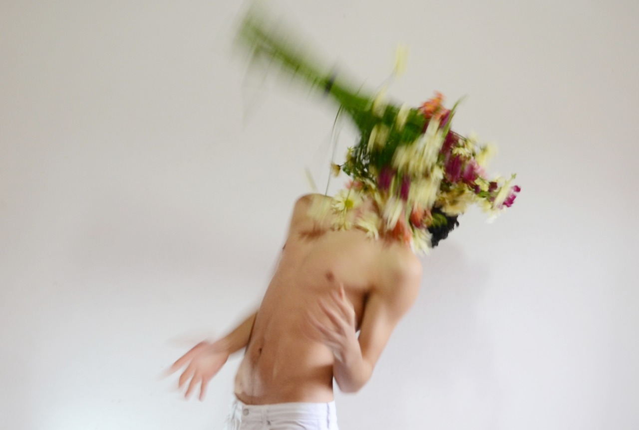 lakidaa:  erklgh:  Flower body  how 2 make art:  fucking throw the bouquet at the