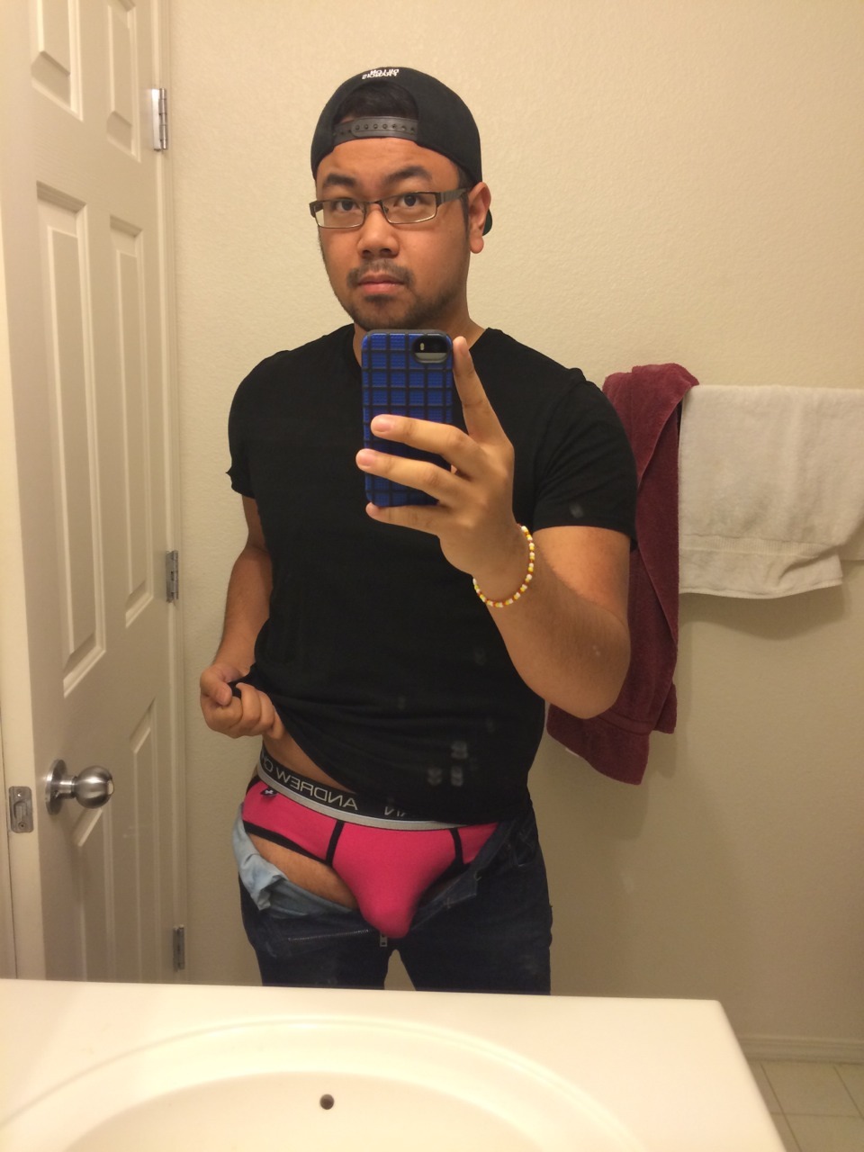 chesterlepanda:  Just don’t ask me to bend over at work. 