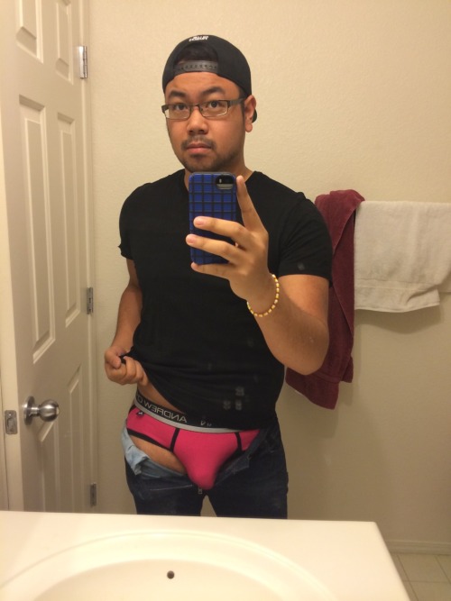 chesterlepanda:  Just don’t ask me to bend over at work. 