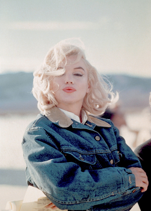  Marilyn Monroe photographed by Eve Arnold on the set of The Misfits, 1960. 