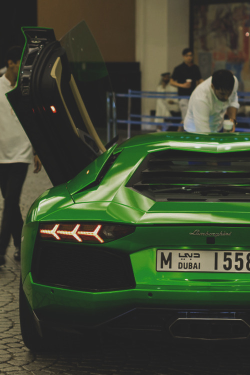 That color on that Lambo though smdh; something I need foreal 😍😈