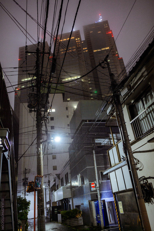 tokyostreetphoto: Atmospheric Saturation, Shinjuku 新宿