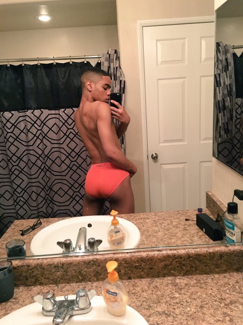 goodtime54:  lightskinnedboys:  Calvin’s never looked so good  Nice 💚