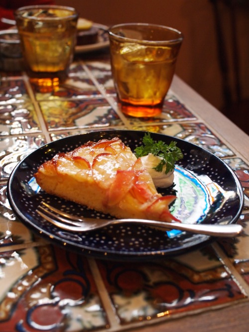 カフェみもざ　cafe mimosa大阪松屋町のカフェステンドグラスとタイル使いが素敵な店内焼き菓子も美味しい！
