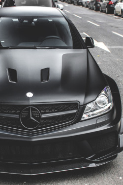 Envyavenue:  Black Series | Photographer  Esas Son Otras Black Series :(