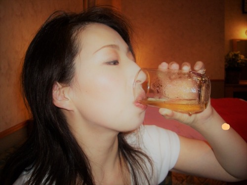 ioya: thrash-erotic: 貧乳ＢＢＡ＾＾ リベルテさんですね。 マッタリした表情がいいですね。