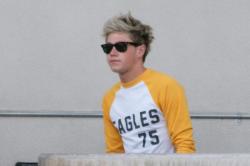 the5boysnews:  Niall leaving the hotel in