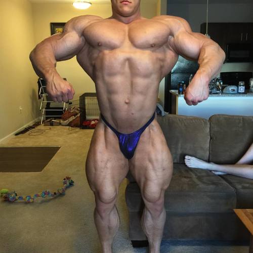 joeysilverado:  bodybodyman:  Dallas McCarver   Dallas McCarver, the way I’d like to have him stop by for coffee. He can leave the reclining girlfriend behind.