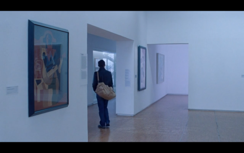 Museum Scene :Arthur (Vincent Lacoste) au Musée National d’Art Moderne - Centre Pompidou dans Plair