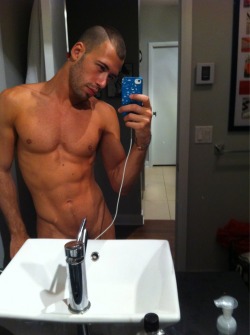 gaytaddicted:   (via Guys with iPhones) 