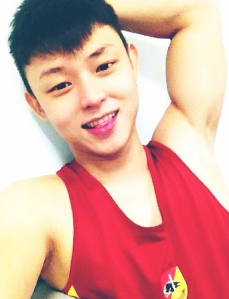 dopedonutmoon: passby-sg:  Passby-sg.tumblr.com  yummm anyone has his dick pic?