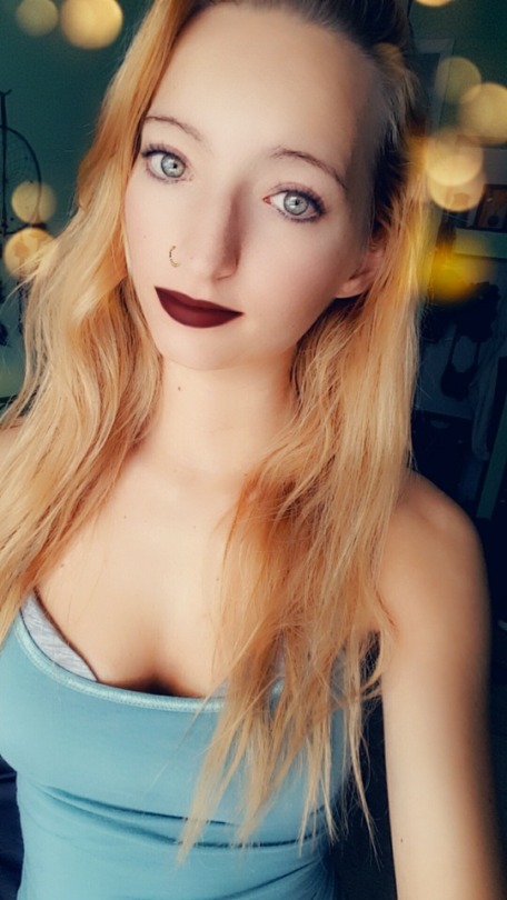 thingssthatmakemewet:  @mossyoakmaster tagged me for a selfie last night but I was at work so y'all get one now 😊💖I worked two 12s in a row and haven’t showered yet so here’s my face with my fave snapchat filter 💋  😍😍 just a day and