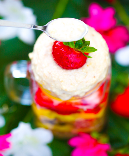 Olenko’s Raw Vegan Oat Parfait with Jackfruit and Strawberries   Oats: 1 cup gluten free organ