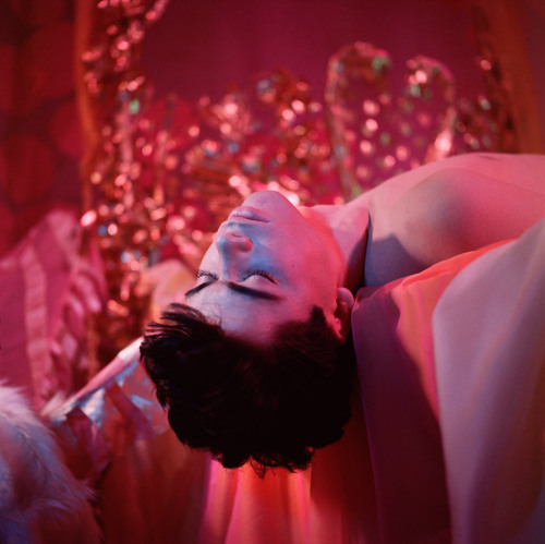 ohthentic:  durq:  andibgoode:  James Bidgood, Hanging Off Bed (Bobby Kendall), early 1960s   Ohthentic 