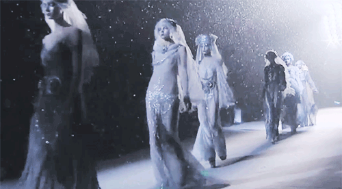 thepickitywitch:  ghost brides at john galliano f/w oh-nine 