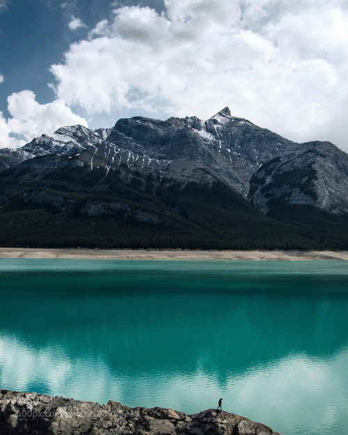 abraham lake. nordegg. alberta. @jontaylorsweet and the most colorful water ever! by tannerwendell