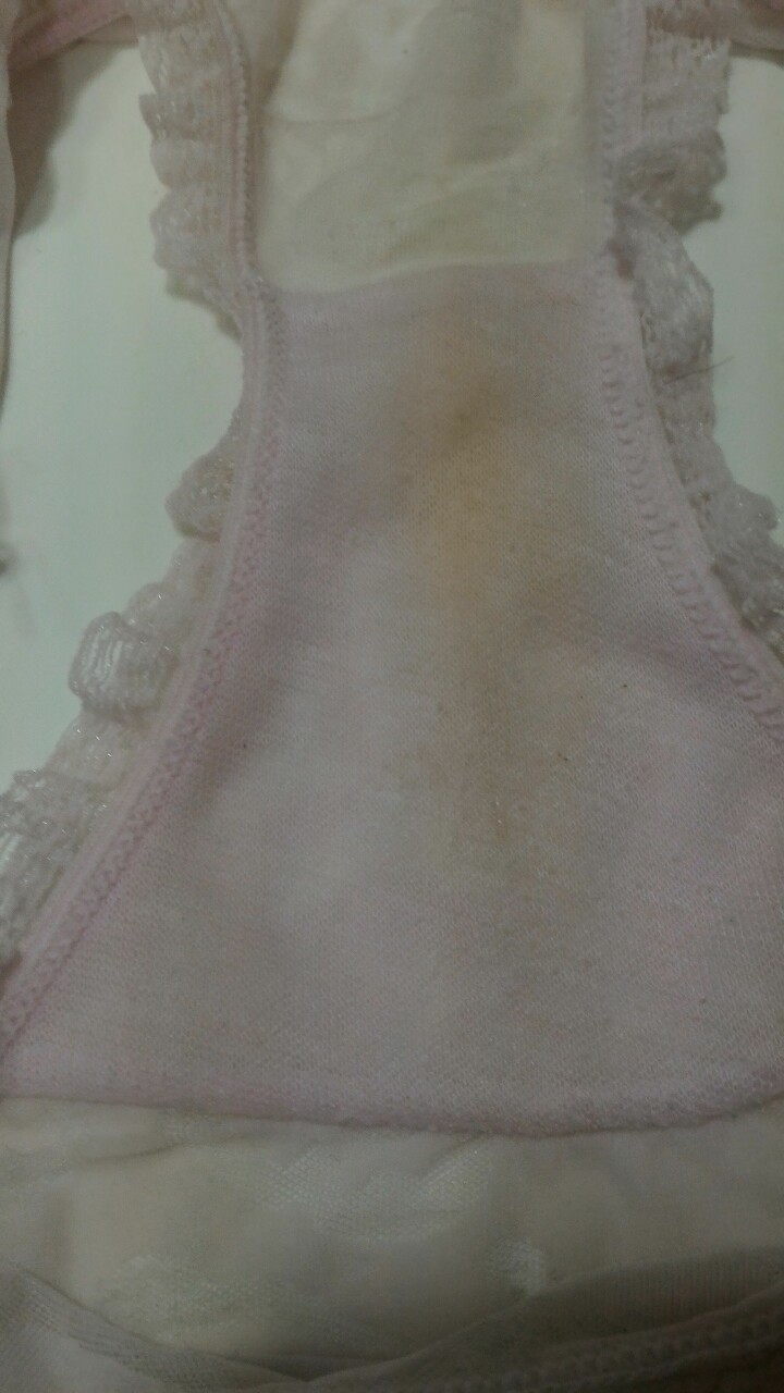 sggirlies:  Her panty stain.