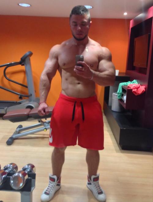 manlypics:  Leo Bartenev