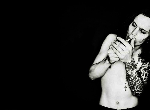snowofashes: Throwback: legendary pics of Ville Valolooking like the Prince of the Dark. ♚