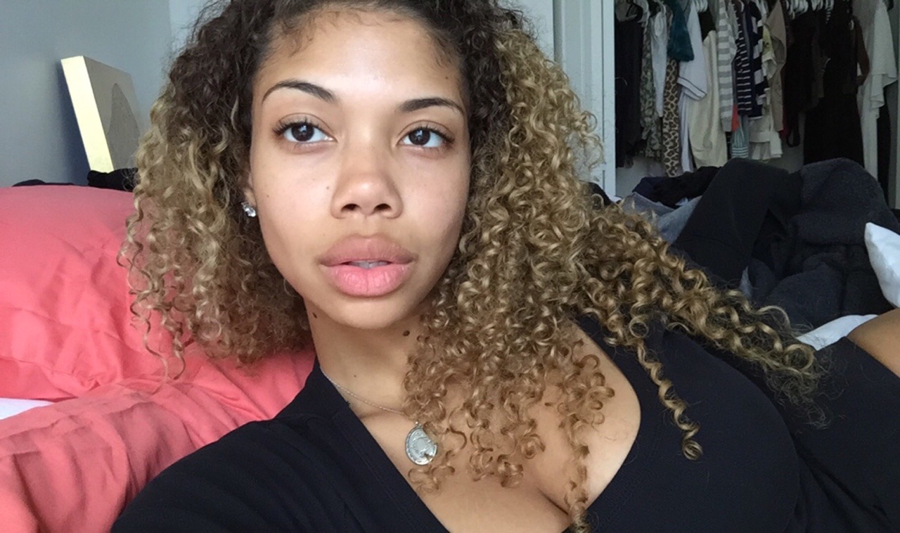 angelmirandac:  Me ft. Laundry