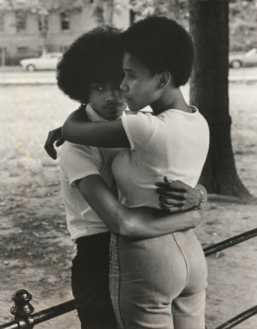 oldnewyorklandia:Walter Rosenblum, Lovers, Mullaly Park, South Bronx, 1979.