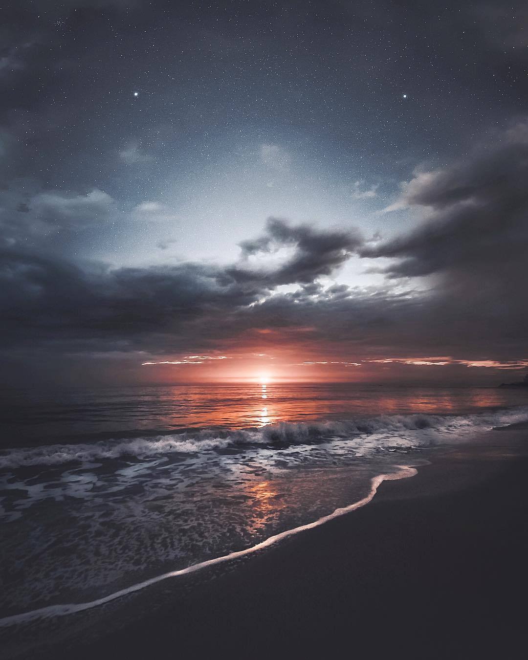 atraversso:    Breathtaking seascape    (photoset: by  Juuso Hämäläinen) Please