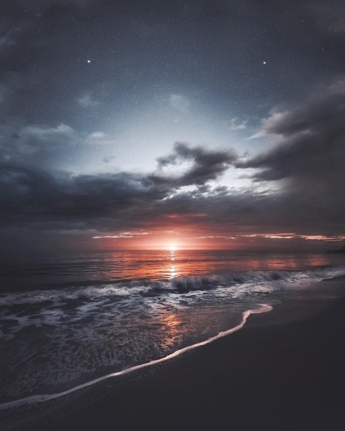 atraversso:    Breathtaking seascape    (photoset: by  Juuso Hämäläinen) Please don’t delete the link to the photographers/artists, thanks!  