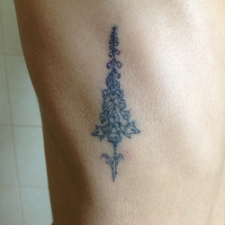 fawun:  magpiefeed:  stick and poked this foxglove on my ribs.  This looks so lovely 