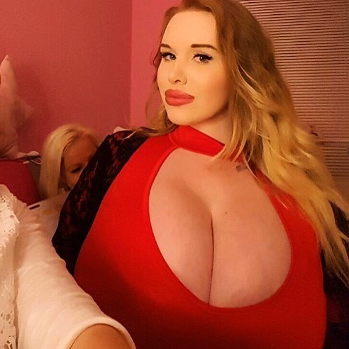 insanebodiez:  Ms Hollywood Beautiful Busty adult photos