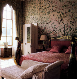 patrickhumphreys:The Leicester Room at Chatsworth, with 1830s Chinoiserie paper on the walls. Photo by Simon Upton.