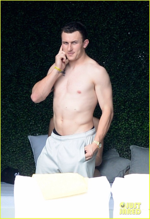 hotfamousmen:    Johnny Manziel  