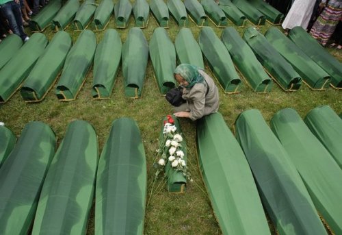 aishiterumjj:SREBRENICA, Bosnia-Herzegovina (AP) — Tens of thousands have gathered in Bosnia to re