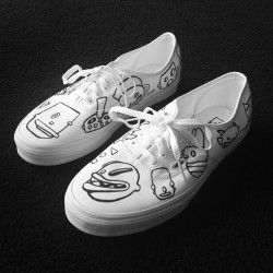 screeech:  @frankfosterpost 1/1 vans for