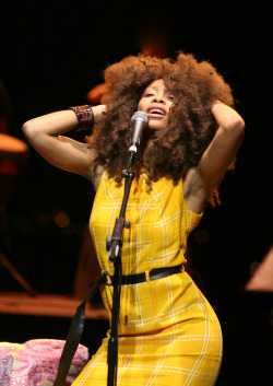 raysymone:  misterand:  Erykah Badu  Reblogging