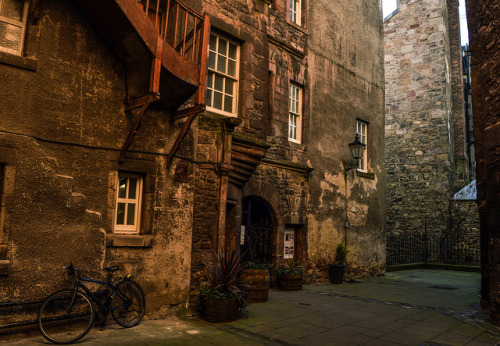 lost-in-centuries-long-gone: Riddle’s Court, Edinburgh by Colin Myers Photography on Flickr. R