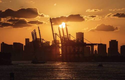 Port of Miami Sunset #port #skyline #sunset #sunsets #miamisunset #miamisunsets #silhouette #silhoue