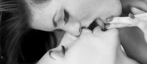 aquiteone:  always-arousedxxx:  Pure softness…   Good night kisses for you thepunkmummy xxx