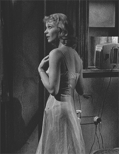  Vivien Leigh in A Streetcar Named Desire  (Elia Kazan, 1952) 
