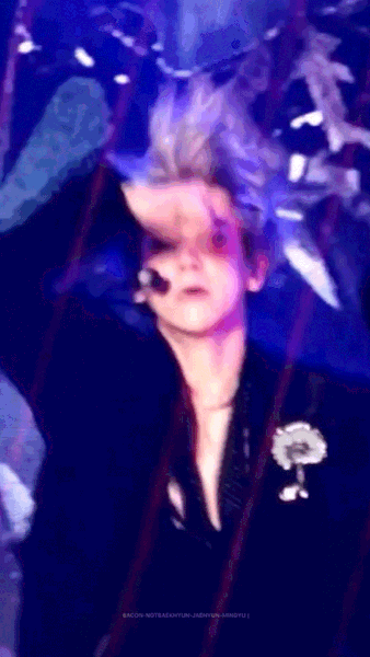 baconnotbaekhyun:Byun Baekhyun ft his LETHAL bodyrolls 😵+ please someone make