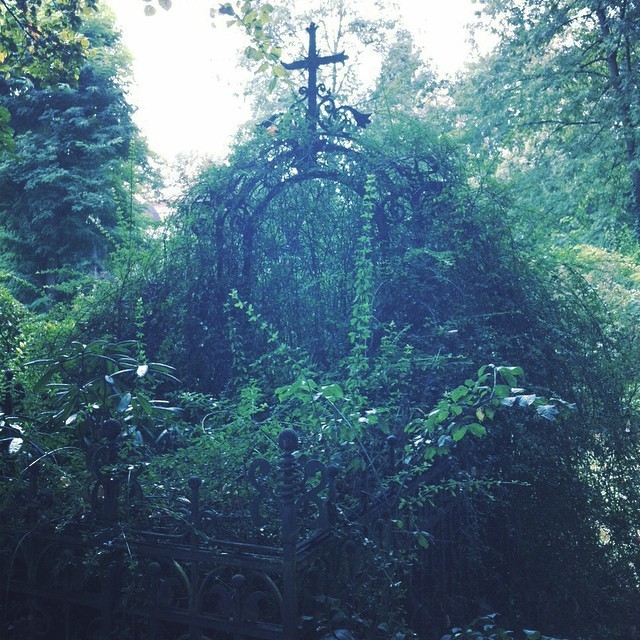 rasluka17:  My favourite grave on my favourite cemetery! I took pictures of that