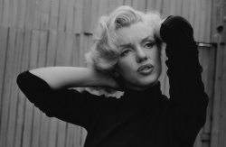 missmonroes:  Marilyn Monroe photographed