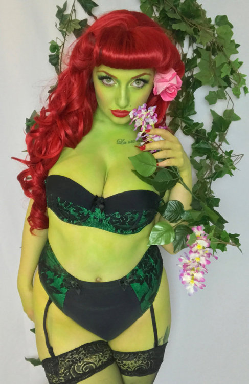 poison-siren: For those who didn’t know… I cosplay.  Instagram // DeviantArt.