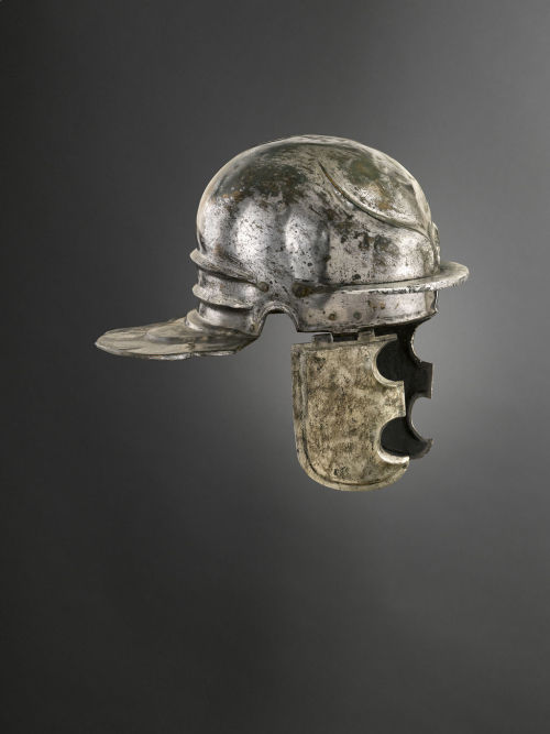 irefiordiligi:roman “weisenau” helmet (3rd century B.C.-79 A.D.)