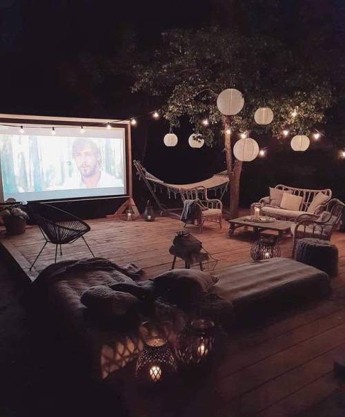 cozytreehouse:Movie night.