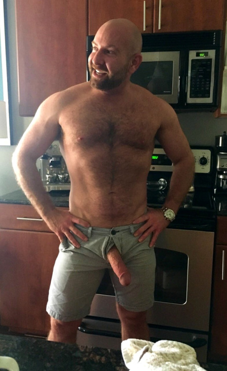 arcountry77: REAL MEN ONLY Can u make a sandwich, please?