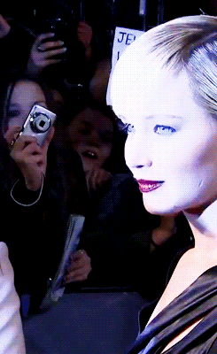 jenniferlawrencedaily:  Jennifer at the Paris premiere 