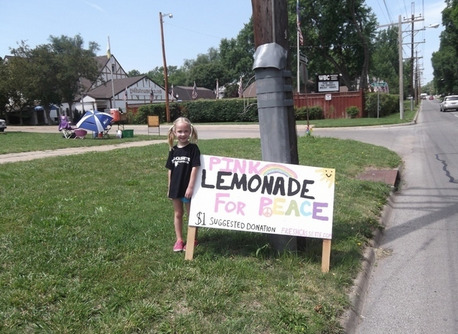 eloragrace:  buzzfeedlgbt:  5-year-old girl raises hundreds of dollars selling lemonade