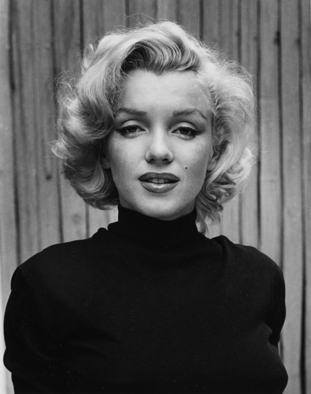 weirdlandtv:Marilyn Monroe photographed by Alfred Eisenstaedt in 1953.(I’ve featured alternates from this session before.)