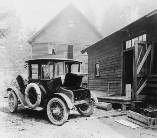 Charging an electric car back in 1905. Nudes