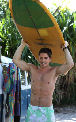 celebpits:  Josh Henderson